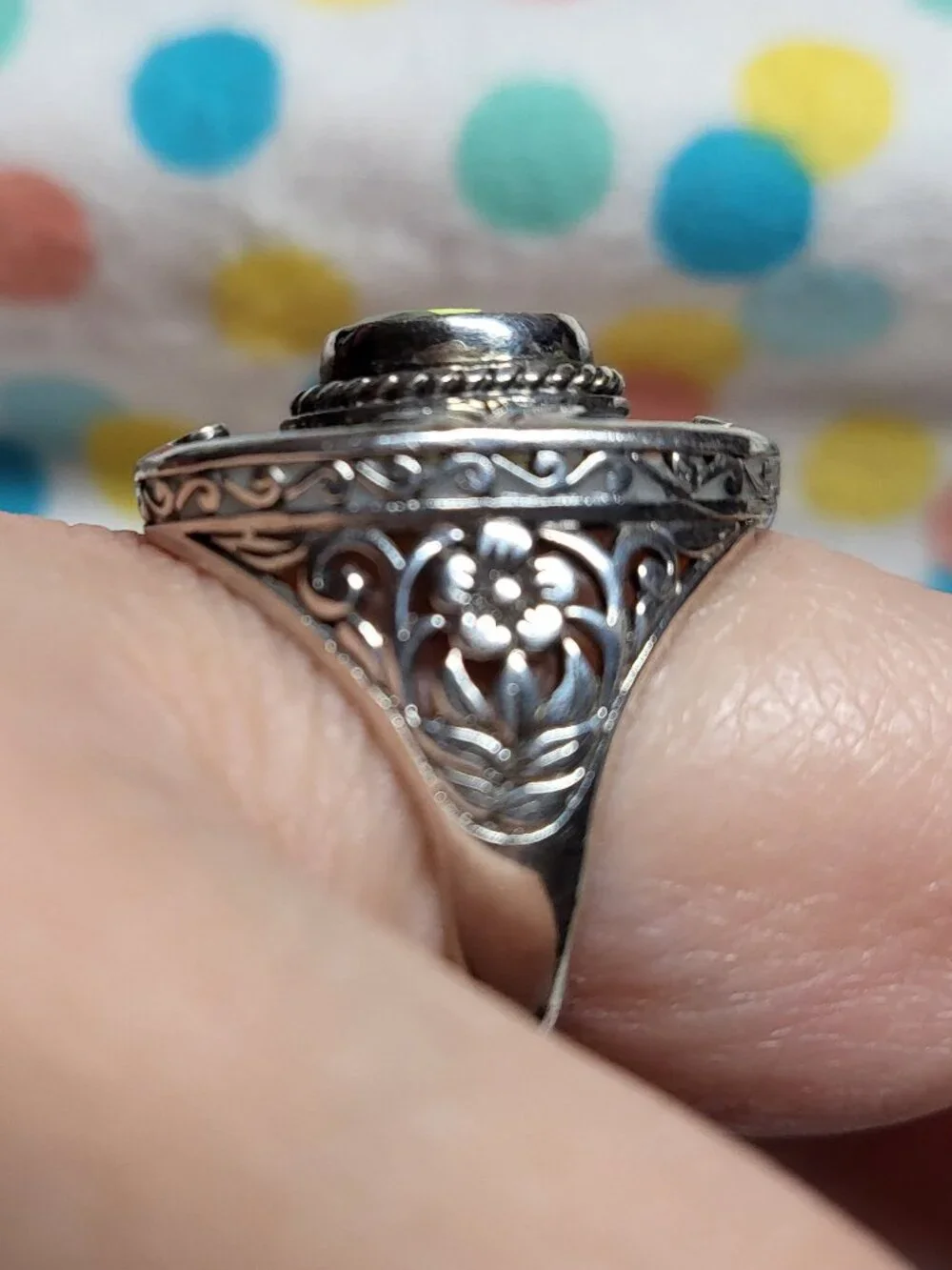Vintage Artisan Sterling Silver Peridot & Mother of Pearl Statement Ring